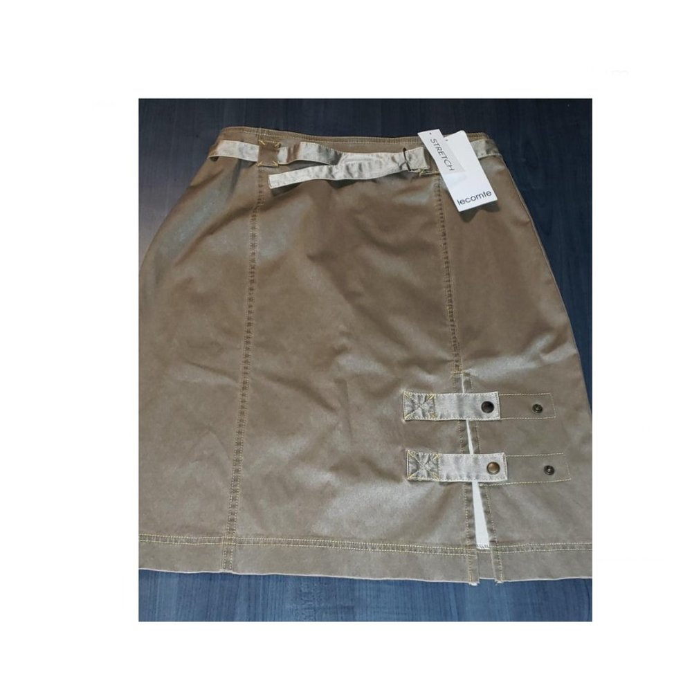 NWT green  stretchy Belted Knee High skirt size 38 or 7